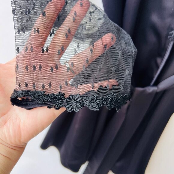 Flora Nikrooz NWT Showstopper lace / satin robe , black, Size M - Picture 7 of 9